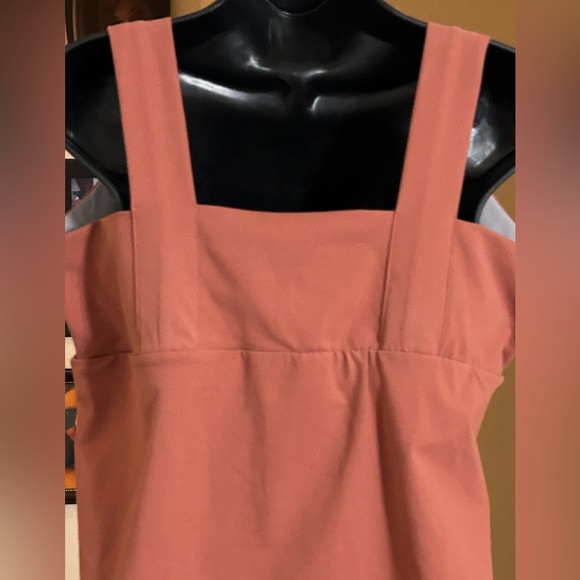 Shein Square V-Neck Sleeveless Babydoll Tank Tops
Built in Bra. - Picture 6 of 6